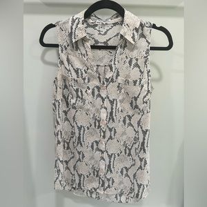 EXPRESS Two-Pocket Sleeveless Portofino Top (Small)